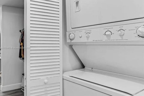 Condominio en alquiler en Miami, Florida, 1 dormitorio, 76.64 m2 № 1861388 - foto 16