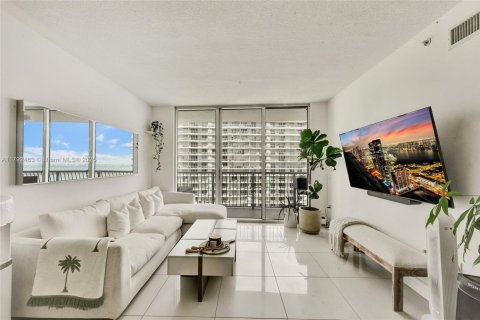 Condominio en alquiler en Miami, Florida, 1 dormitorio, 76.64 m2 № 1861388 - foto 5