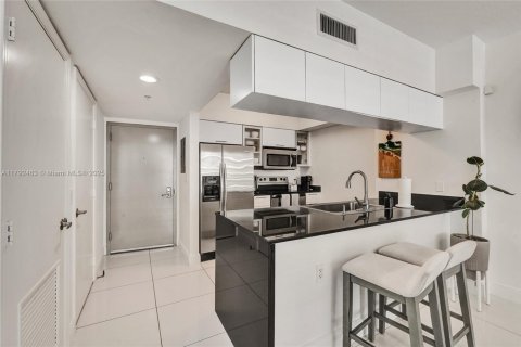 Condominio en alquiler en Miami, Florida, 1 dormitorio, 76.64 m2 № 1861388 - foto 9