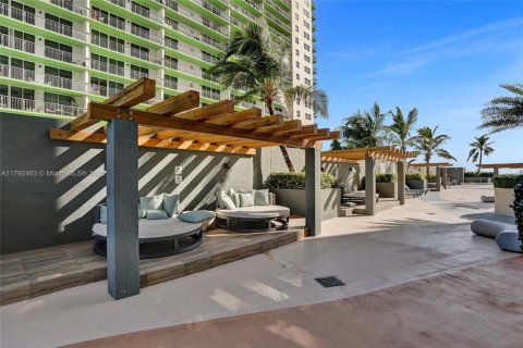 Condominio en alquiler en Miami, Florida, 1 dormitorio, 76.64 m2 № 1861388 - foto 23