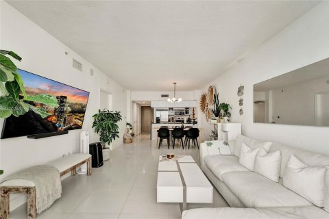 Condominio en alquiler en Miami, Florida, 1 dormitorio, 76.64 m2 № 1861388 - foto 6