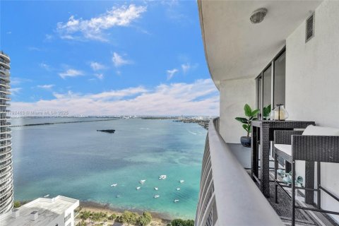 Condominio en alquiler en Miami, Florida, 1 dormitorio, 76.64 m2 № 1861388 - foto 1
