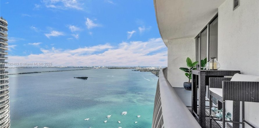 Condominio en Miami, Florida, 1 dormitorio  № 1861388