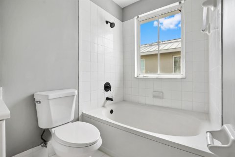 Купить кондоминиум в Ройял-Палм-Бич, Флорида 3 комнаты, 99.41м2, № 2167938 - фото 17