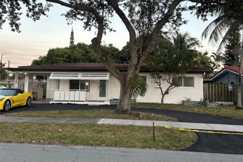 House in Wilton Manors, Florida 3 bedrooms, 111.95 sq.m. № 2401218 - photo 13