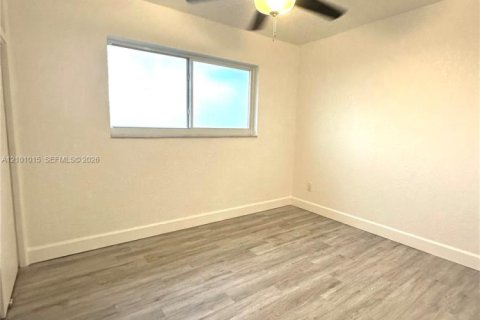 House in Wilton Manors, Florida 3 bedrooms, 111.95 sq.m. № 2401218 - photo 6