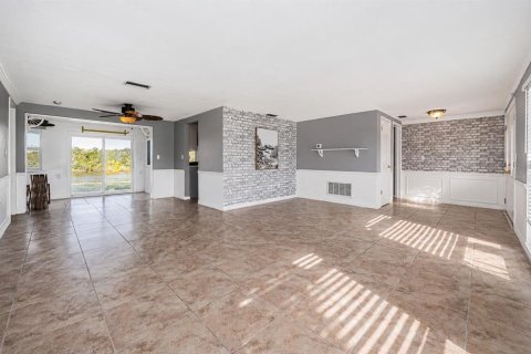 Villa ou maison à vendre à New Port Richey, Floride: 2 chambres, 157.47 m2 № 2284800 - photo 16