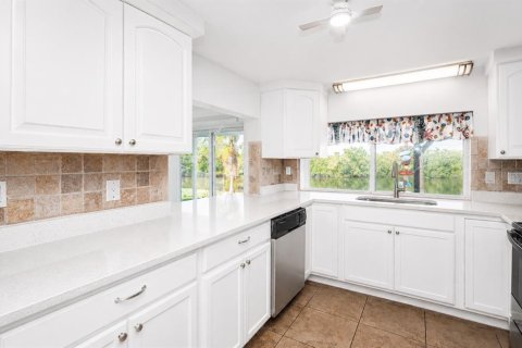 Villa ou maison à vendre à New Port Richey, Floride: 2 chambres, 157.47 m2 № 2284800 - photo 22