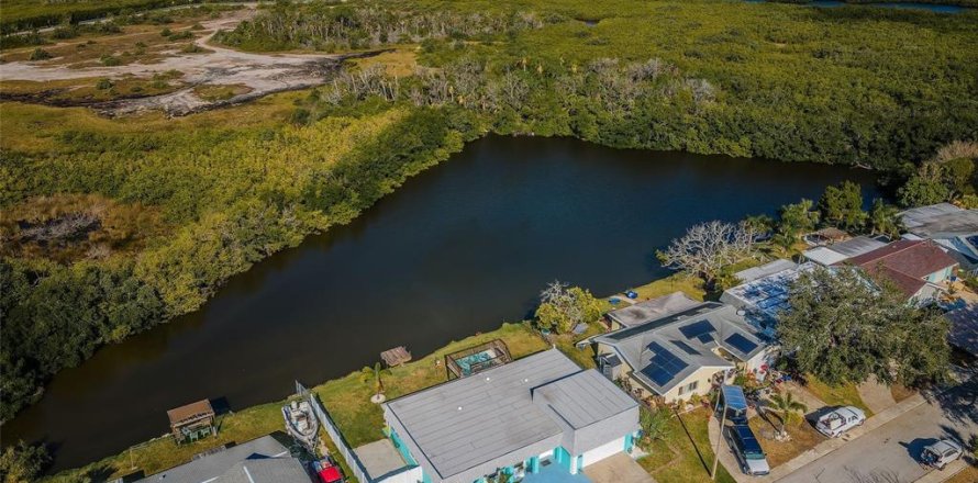 Villa ou maison à New Port Richey, Floride 2 chambres, 157.47 m2 № 2284800