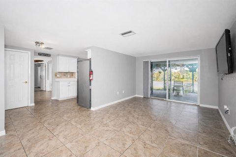 Villa ou maison à vendre à New Port Richey, Floride: 2 chambres, 157.47 m2 № 2284800 - photo 12