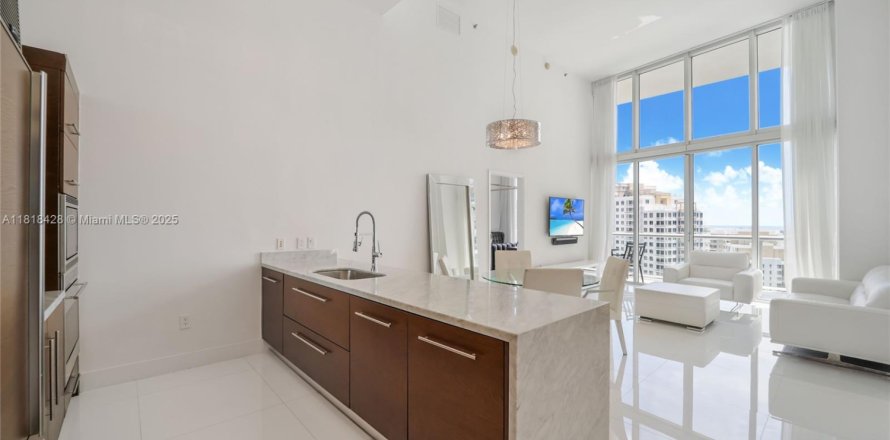 Condo in Miami, Florida, 2 bedrooms  № 1784248
