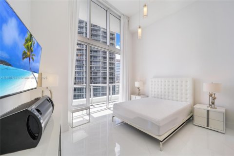 Condo in Miami, Florida, 2 bedrooms  № 1784248 - photo 15