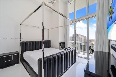 Condo in Miami, Florida, 2 bedrooms  № 1784248 - photo 11
