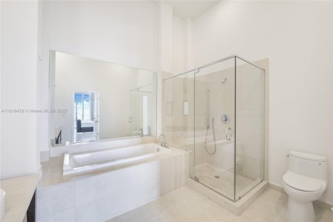 Condo in Miami, Florida, 2 bedrooms  № 1784248 - photo 12