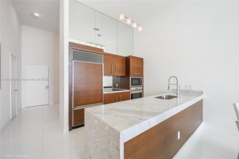 Condo in Miami, Florida, 2 bedrooms  № 1784248 - photo 8