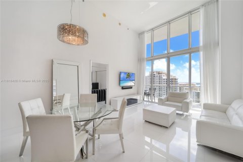 Condo in Miami, Florida, 2 bedrooms  № 1784248 - photo 2