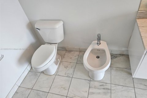 Copropriété à vendre à Miami, Floride: 2 chambres, 122.17 m2 № 1933796 - photo 12