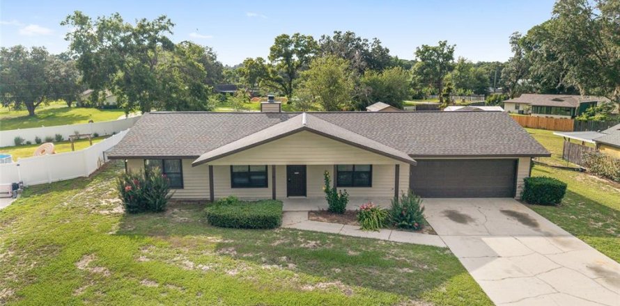 House in Ocala, Florida 3 bedrooms, 177.26 sq.m. № 1781163