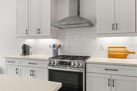 Casa en venta en Wesley Chapel, Florida, 5 dormitorios, 275.08 m2 № 2238189 - foto 10