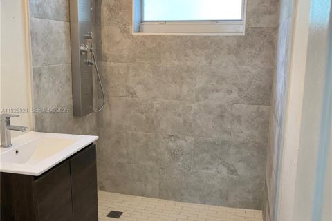 Villa ou maison à louer à Miami, Floride: 1 chambre, 69.68 m2 № 1984447 - photo 6