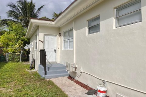 Villa ou maison à Miami, Floride 1 chambre, 69.68 m2 № 1984447