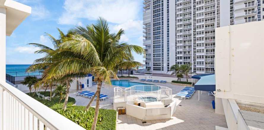 Condominio en Pompano Beach, Florida, 2 dormitorios № 2252783