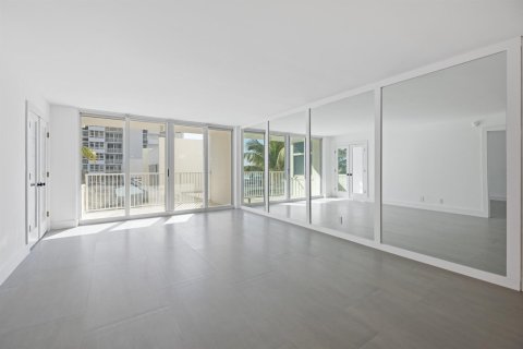 Condominio en venta en Pompano Beach, Florida, 2 dormitorios, 148.64 m2 № 2252783 - foto 24