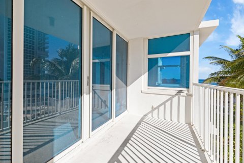 Condominio en venta en Pompano Beach, Florida, 2 dormitorios, 148.64 m2 № 2252783 - foto 9
