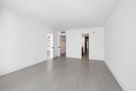 Condominio en venta en Pompano Beach, Florida, 2 dormitorios, 148.64 m2 № 2252783 - foto 16