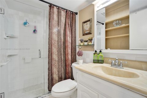 Condo in West Palm Beach, Florida, 2 bedrooms  № 1700324 - photo 20