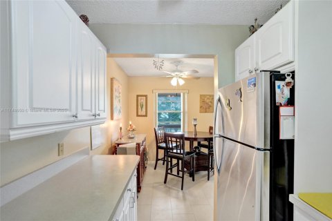 Condo in West Palm Beach, Florida, 2 bedrooms  № 1700324 - photo 16