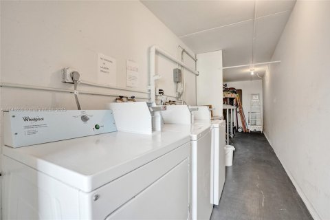 Condo in West Palm Beach, Florida, 2 bedrooms  № 1700324 - photo 26