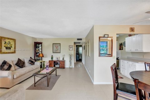 Condo in West Palm Beach, Florida, 2 bedrooms  № 1700324 - photo 13