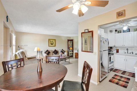 Condo in West Palm Beach, Florida, 2 bedrooms  № 1700324 - photo 7