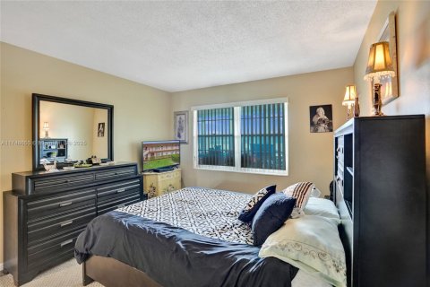Condo in West Palm Beach, Florida, 2 bedrooms  № 1700324 - photo 17