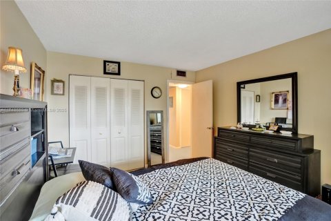 Condo in West Palm Beach, Florida, 2 bedrooms  № 1700324 - photo 19
