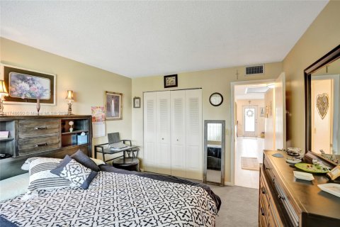 Condo in West Palm Beach, Florida, 2 bedrooms  № 1700324 - photo 18