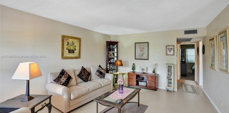Condo in West Palm Beach, Florida, 2 bedrooms  № 1700324