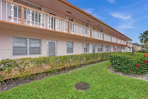 Condo in West Palm Beach, Florida, 2 bedrooms  № 1700324 - photo 5