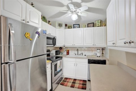 Condo in West Palm Beach, Florida, 2 bedrooms  № 1700324 - photo 2