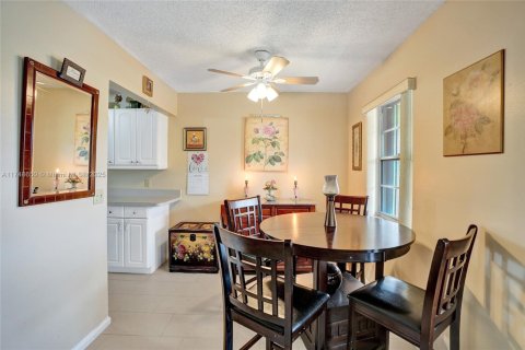 Condo in West Palm Beach, Florida, 2 bedrooms  № 1700324 - photo 14