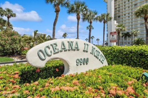 Condo in Jensen Beach, Florida, 2 bedrooms  № 1009569 - photo 1