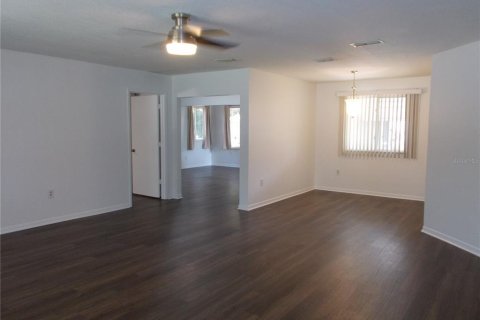 House in Ocala, Florida 2 bedrooms, 117.99 sq.m. № 2151013 - photo 7