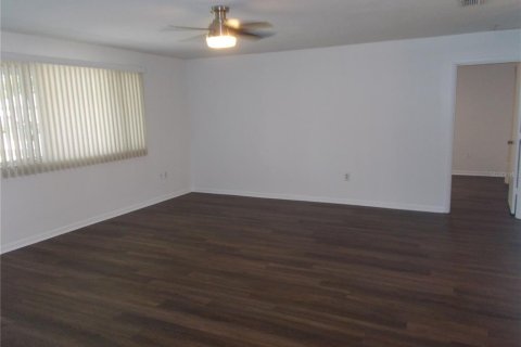 House in Ocala, Florida 2 bedrooms, 117.99 sq.m. № 2151013 - photo 8