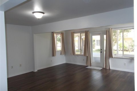 House in Ocala, Florida 2 bedrooms, 117.99 sq.m. № 2151013 - photo 15