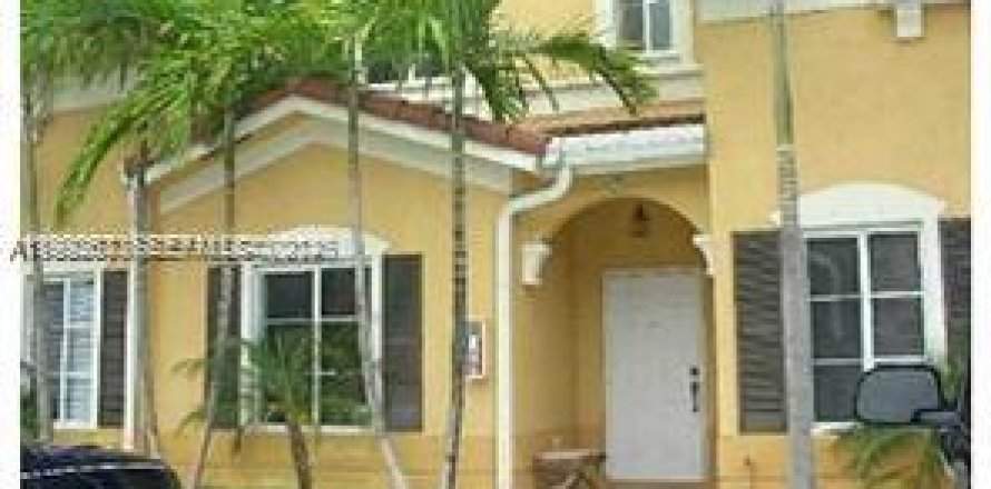 Townhouse in Doral, Florida 3 bedrooms, 135.82 sq.m. № 2063868