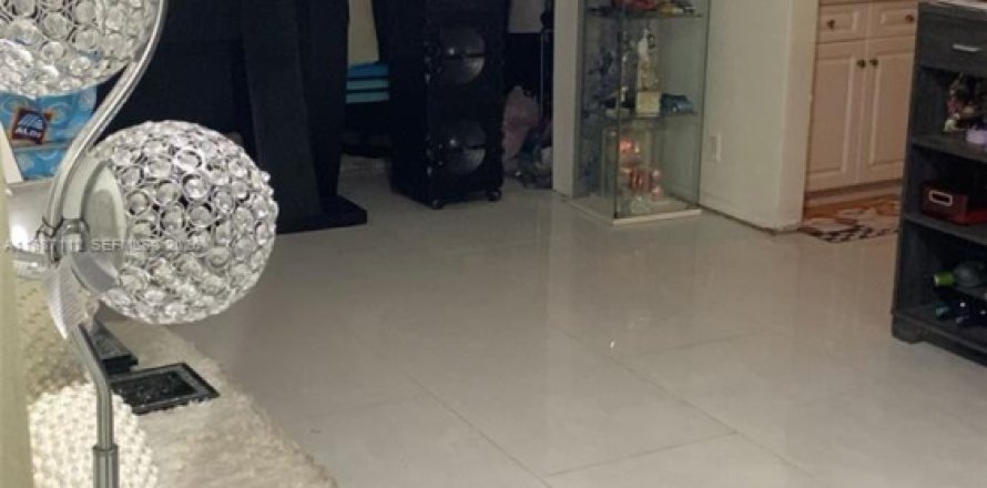 Villa ou maison à Margate, Floride 3 chambres, 161.46 m2 № 2046616