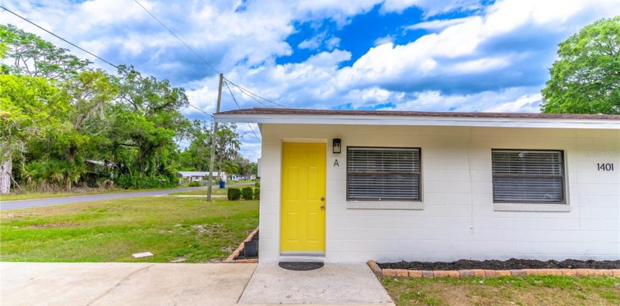 Commercial property in DeLand, Florida 2 bedrooms, 66.89 sq.m. № 1626743
