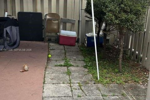 Touwnhouse à vendre à Lauderhill, Floride: 2 chambres, 80.64 m2 № 2032138 - photo 17