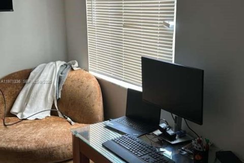 Touwnhouse à vendre à Lauderhill, Floride: 2 chambres, 80.64 m2 № 2032138 - photo 11